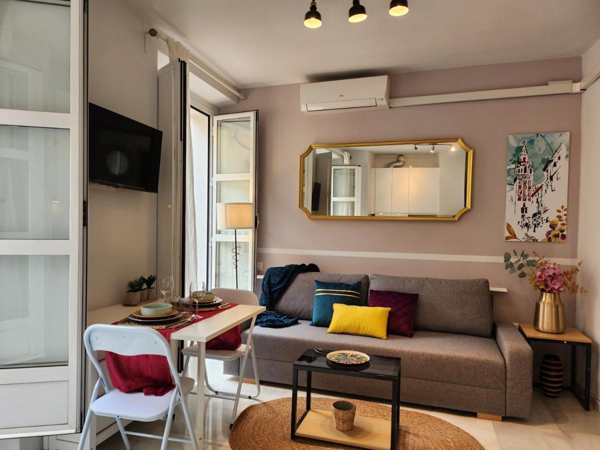 Lovely Center Apartments Seville - Balcony Lux Sol Sevilla Exteriör bild