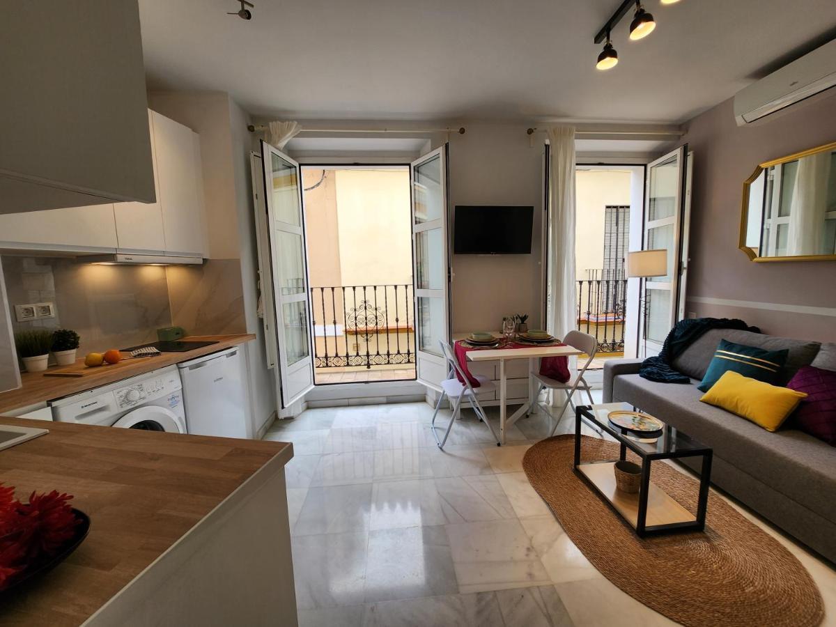 Lovely Center Apartments Seville - Balcony Lux Sol Sevilla Exteriör bild
