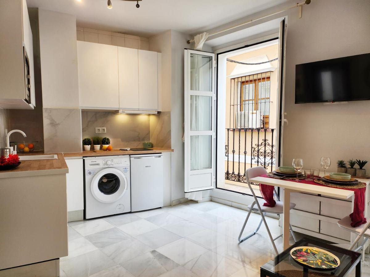 Lovely Center Apartments Seville - Balcony Lux Sol Sevilla Exteriör bild