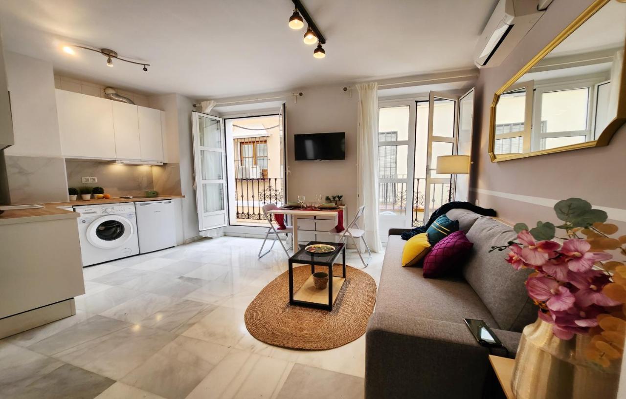 Lovely Center Apartments Seville - Balcony Lux Sol Sevilla Exteriör bild